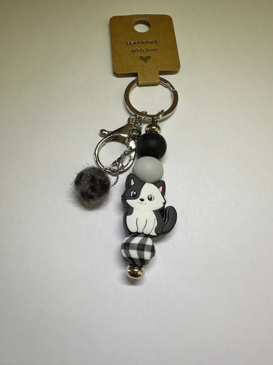 Black and white cat keyring